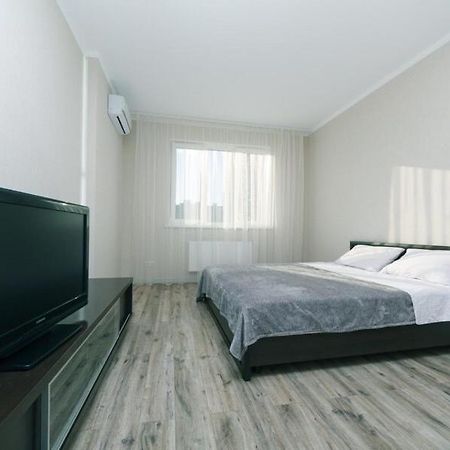 Драгоманова 38А 2Й Поверх Apartamento Kiev Exterior foto