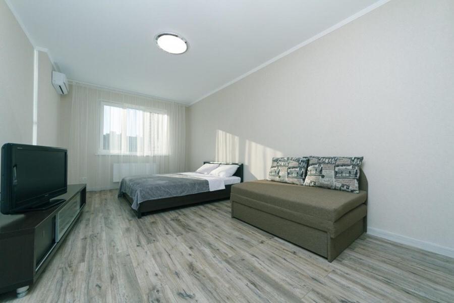 Драгоманова 38А 2Й Поверх Apartamento Kiev Exterior foto