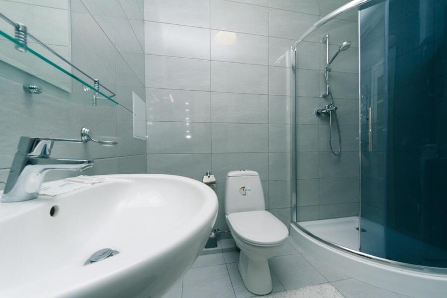 Драгоманова 38А 2Й Поверх Apartamento Kiev Exterior foto